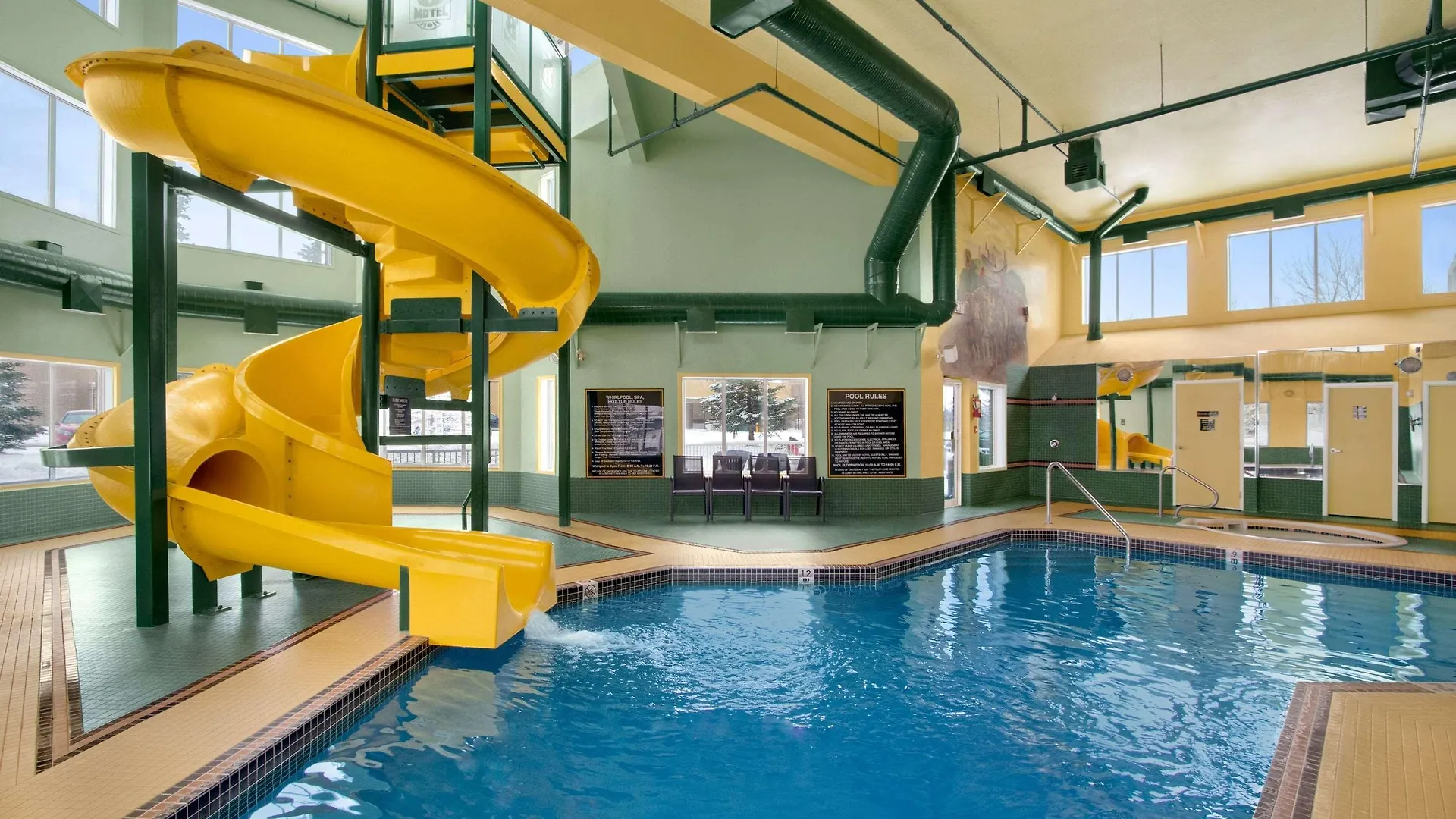 Super 8 By Wyndham Calgary Shawnessy Area Hotel