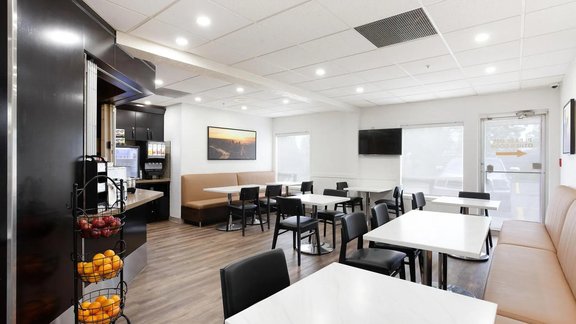 Super 8 By Wyndham Calgary Shawnessy Area Hotel