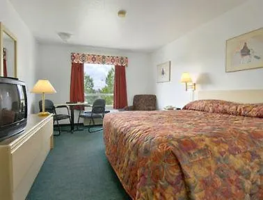 Super 8 By Wyndham Calgary Shawnessy Area Hotel