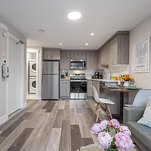 Apartment Contemporary 1br Full Kitchen Smarttv, Calgary