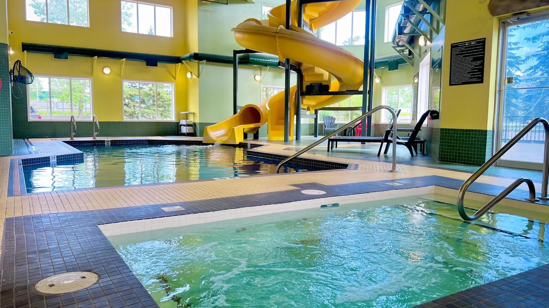 Super 8 By Wyndham Calgary Shawnessy Area Hotel