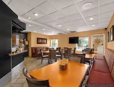 Super 8 By Wyndham Calgary Shawnessy Area Hotel