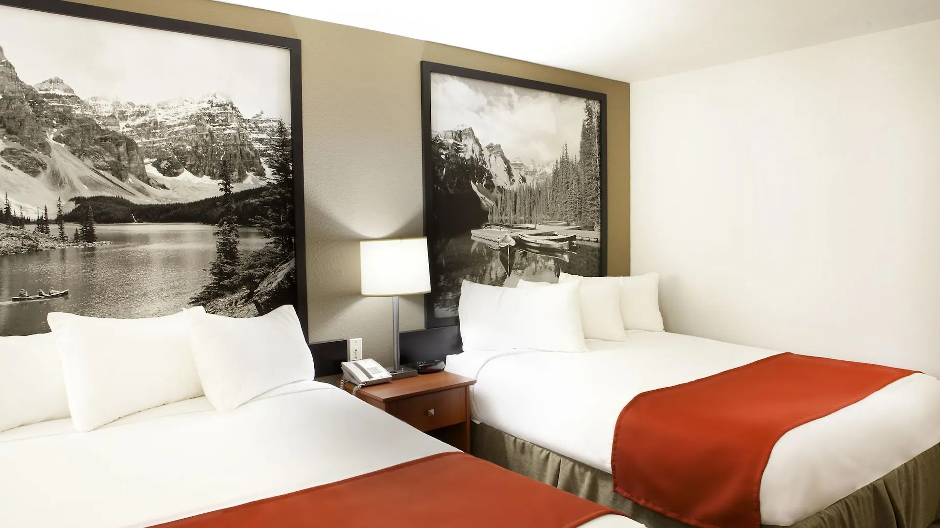 Hotel Super 8 By Wyndham Calgary Shawnessy Area Canada