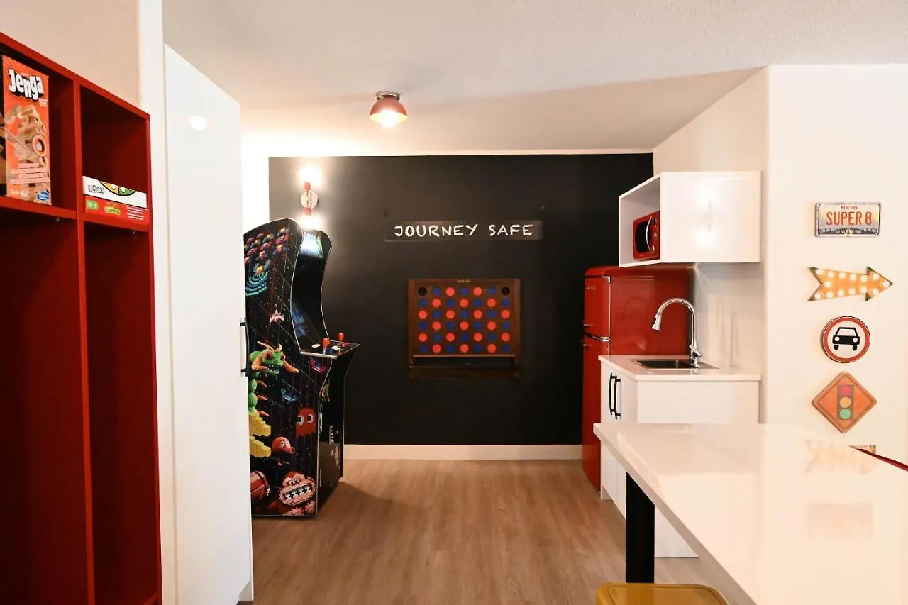 Hotel Super 8 By Wyndham Calgary Shawnessy Area
