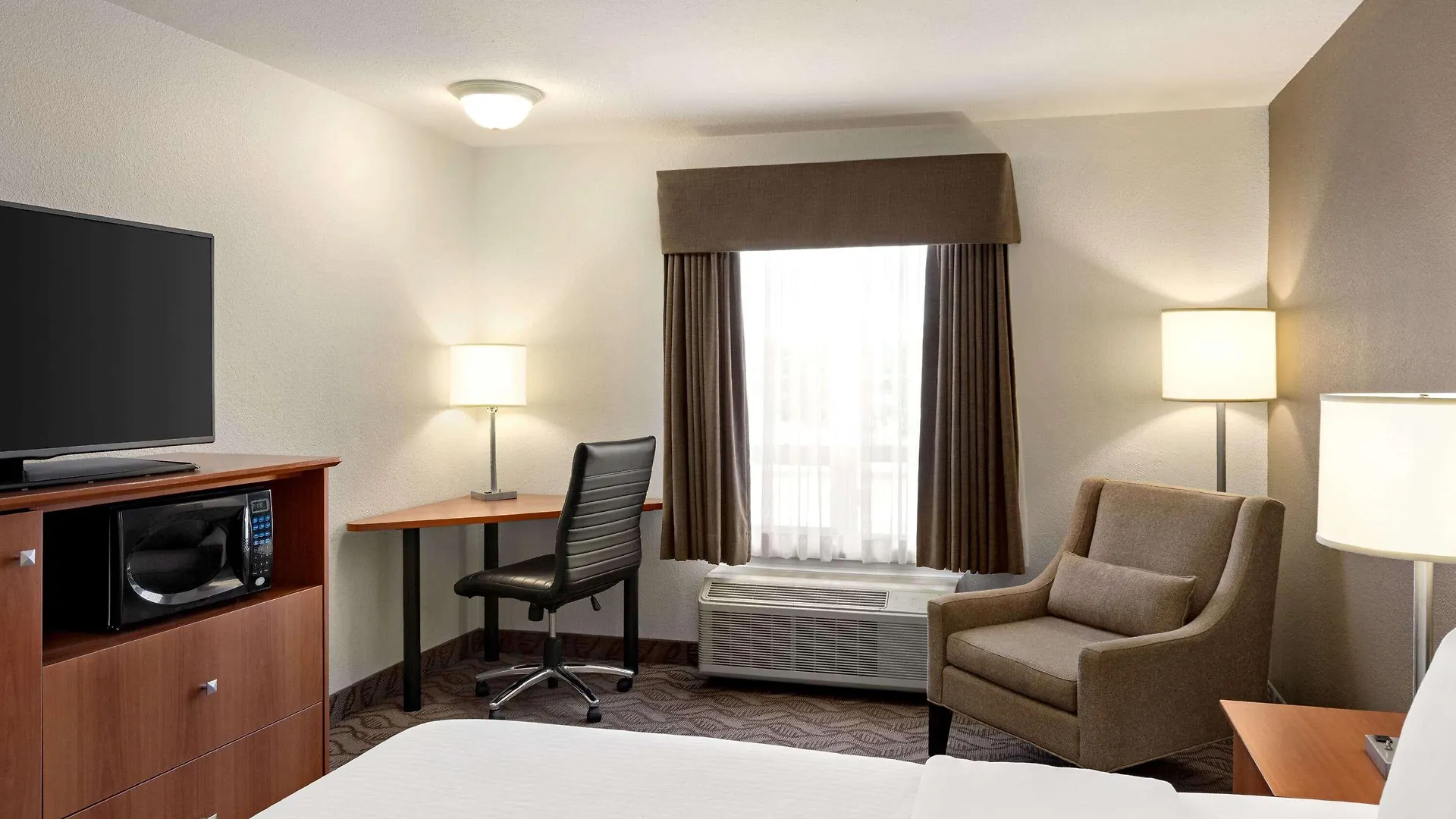 Hotel Super 8 By Wyndham Calgary Shawnessy Area