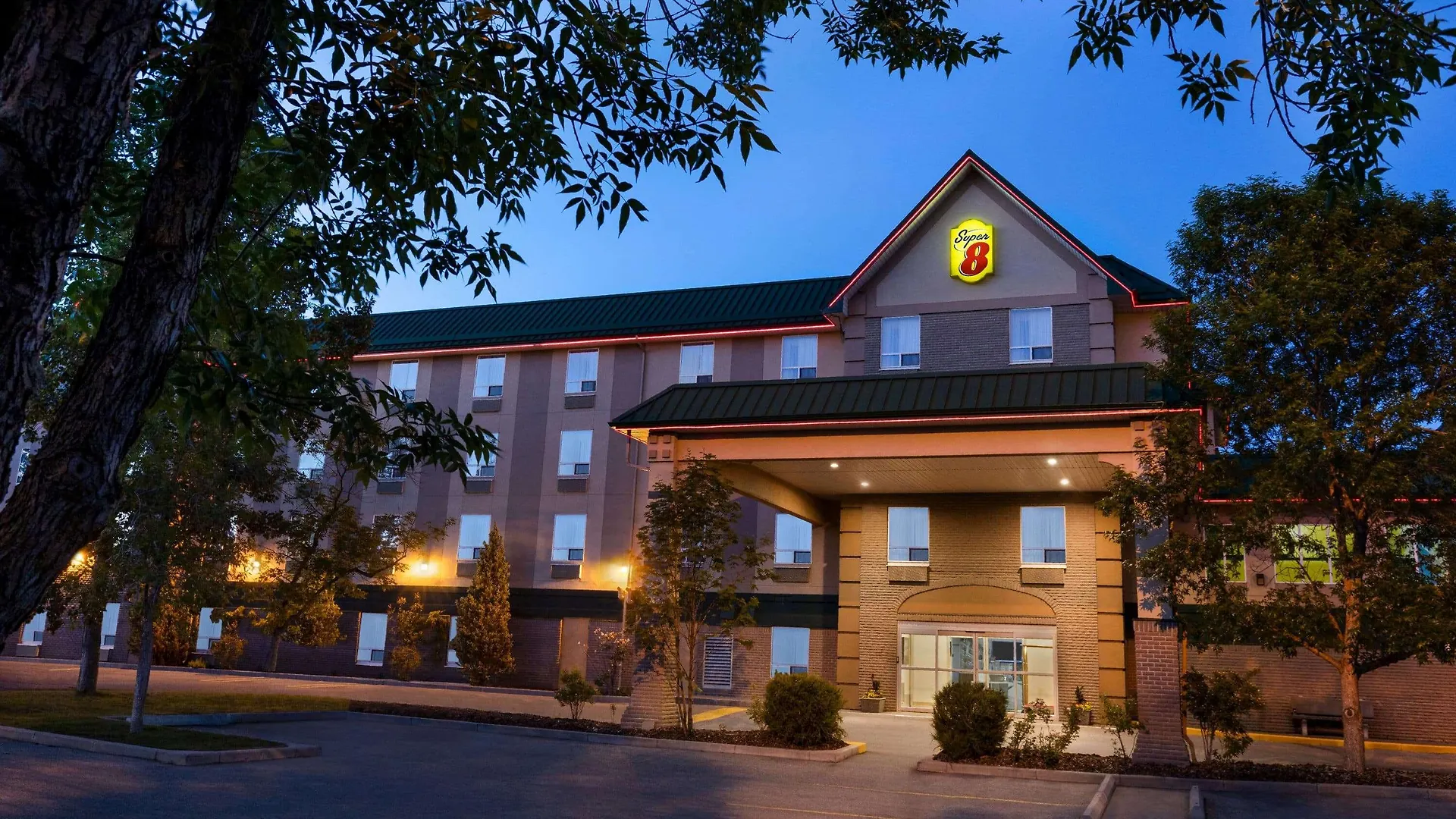 Hotel Super 8 By Wyndham Calgary Shawnessy Area