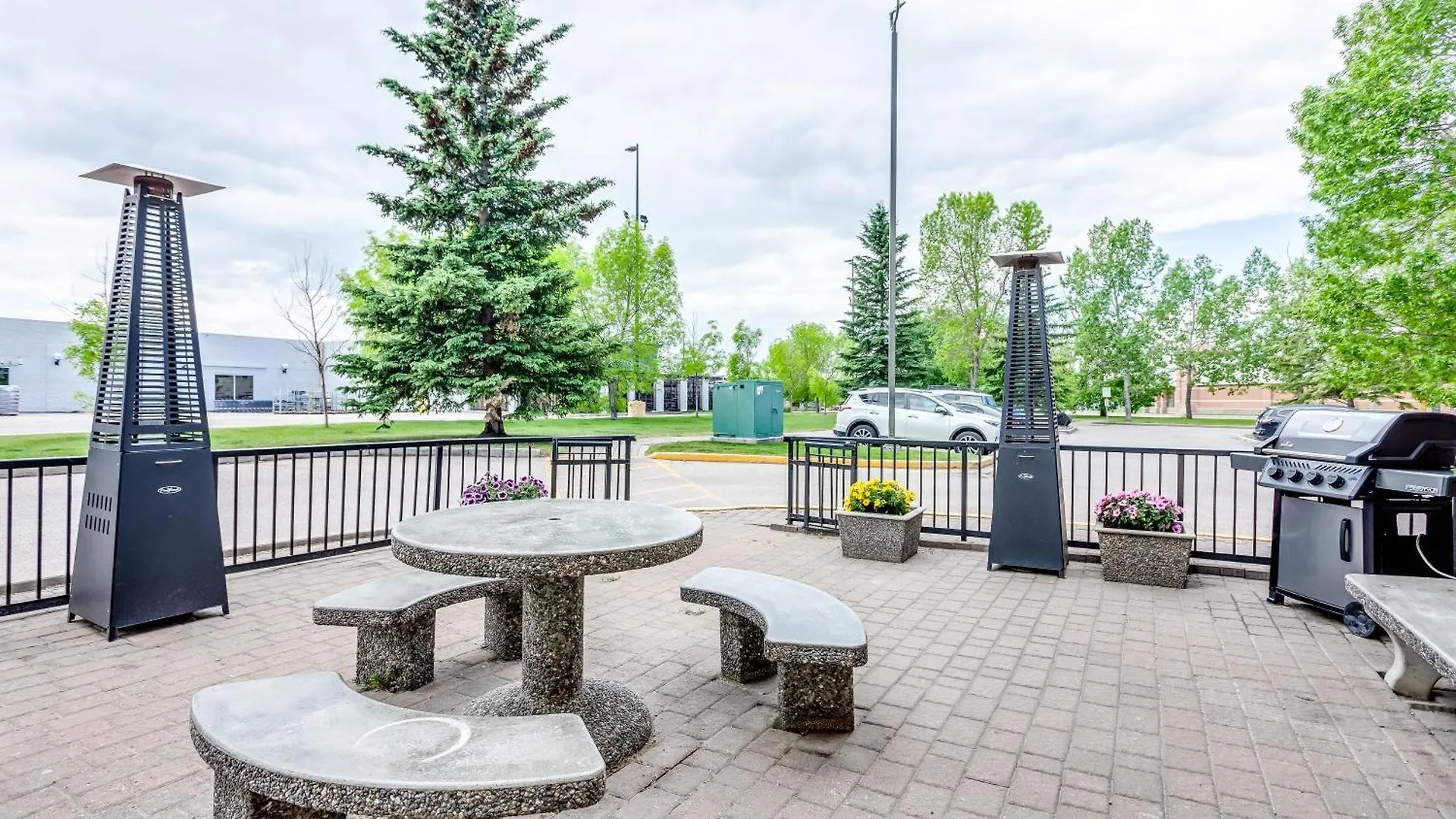Hotel Super 8 By Wyndham Calgary Shawnessy Area 3*,