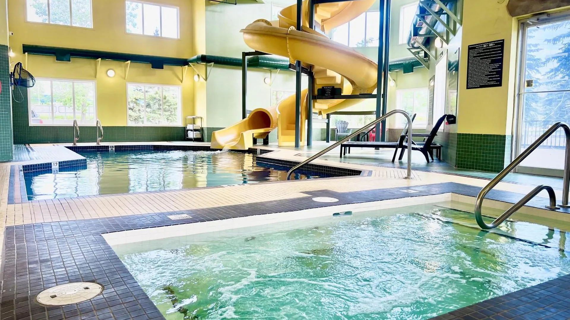 Hotel Super 8 By Wyndham Calgary Shawnessy Area